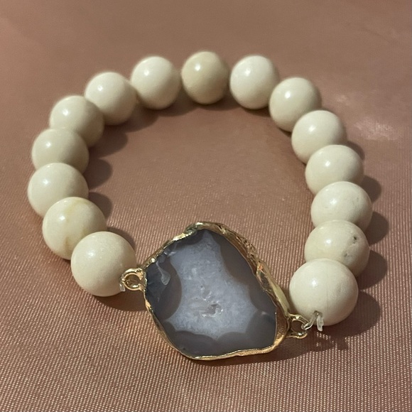 Big Beaded Bracelet with White Wood Beads & a Grey Crystal with Gold Trim! - Picture 1 of 3